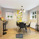 Nomastay, Corporate, Families, Relocation, 3 Bed, 2 Bath, Parking, Next To The Hospital, University, City Center