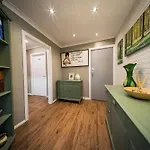 2 Independant Boutique Apartments One Sleeps 2 The Other Sleeps 4, Meadowhall, Sheffield Arena, Free Parking