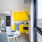 Excellent Studio Balcony Apartment In Sheffield