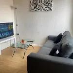 1 Bed Modern Apartment With Free Parking, Sheffield City Centre