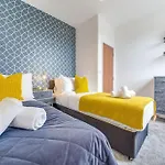 Immaculate Ground Floor Flat - Families