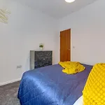 Immaculate Ground Floor Flat - Families