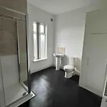 Comfortable Room In Shared Sheffield Detached House