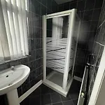 Comfortable Room In Shared Sheffield Detached House