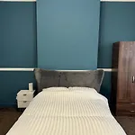 Comfortable Room In Shared Sheffield Detached House