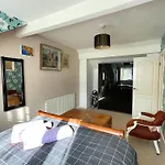 Sheffield\'S 3Br Retreat