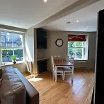 Luxury Apartment - Great Location