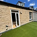 Luxury Apartment - Great Location