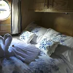 Houseboat Hotels