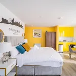Priestley House Apartment - City Retreat