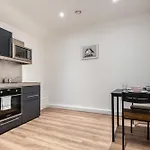 Modern And Bright Studio In Central Sheffield
