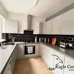 5 Bedroom House-20 Percent Off Monthly Stays