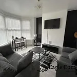 5 Bedroom House-20 Percent Off Monthly Stays