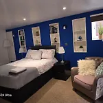 The Cosy Corner 2 Bedroom Flat