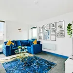 Sheffield Penthouse With Rooftop Terrace & Free Parking