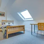 Collegiate Crescent Charm, Cozy 4Br Retreat