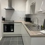 Studio Flat For 5 George Street City Center Gs104