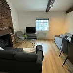 Comfy Flat For 6 In City Center Gs306