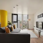 Spacious 2 Bed Apt 98 - City Centre, Great Views & Free Netflix - Hosted By Stay Host Save