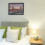 Elegant Shire House Apartment