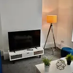 4Bedroom House With Free Wi-Fi Near The City Centre