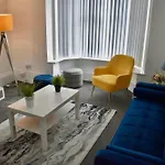 4Bedroom House With Free Wi-Fi Near The City Centre