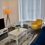 4Bedroom House With Free Wi-Fi Near The City Centre