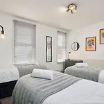 New - 2 Bedroom House Close To Arena, Meadowhall, M1