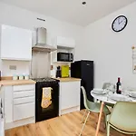 New - 2 Bedroom House Close To Arena, Meadowhall, M1