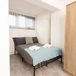 Suite 5 - Refurbished Room In A Shared House