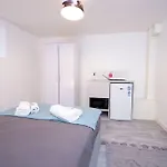 Suite 2 - Stylish Private Room In A Shared House