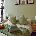 Elegant City Centre Penthouse I Exclusive Deal I Sleeps Up To 6 Guest I Families, Business Stay I By Tranquillity Homes Short Lets & Serviced Accommodation Sheffield