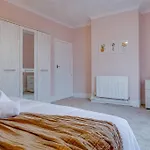 New Spacious Comfort Ideal 3Bedroom Hideaway