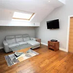 Sheffield City Retreat - Modern Apartment