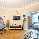 Creative & Cheerful Apartment By Avo In Sheffield