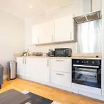 Cozy Urban Retreat In Sheffield