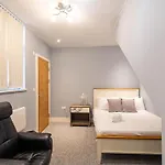 Ebenezer Street Retreat - Spacious 4 Bedroom House