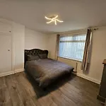 4 Bed House With Pool Table Free Parking En Suite