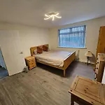 4 Bed House With Pool Table Free Parking En Suite