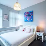 Creative & Cheerful Apartment By Avo In Sheffield