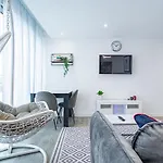 Avo Apartment - Modern Style & Great Location