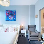 Creative & Cheerful Apartment By Avo In Sheffield