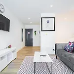 Avo Apartment - Modern Style & Great Location