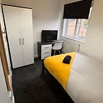Spacious Sheffield Lodge