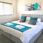 Magnificent, Renovated Whole House With Garden
