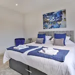 Modern, Cosy Whole House Wifi Close To Attractions