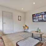 Modern, Cosy Whole House Wifi Close To Attractions