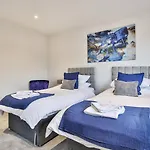 Modern, Cosy Whole House Wifi Close To Attractions