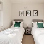 Cosy, Exclusive Sheffield House Near Peak District