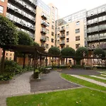 Cosy City Escape - 1Bed Apt With Balcony